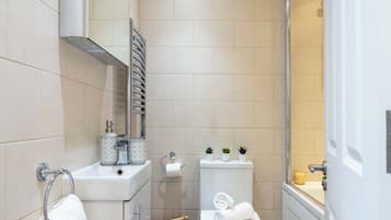Departamento urbano, 1 cama matrimonial y sofá cama, para no fumadores, vista a la ciudad | Baño