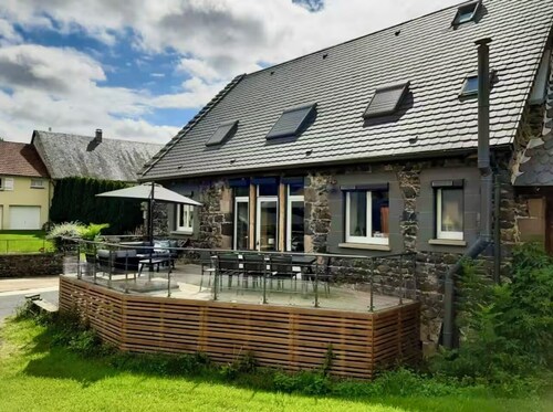 LE GĂTE DU BOIS DE LâHIVER, grande de caractĂšre au pied du Puy-de-DĂŽme