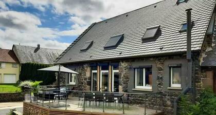 LE GÎTE DU BOIS DE L'HIVER, large character property at the foot of the Puy-de-Dôme mountains