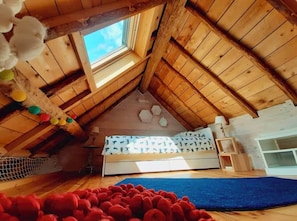 3 bedrooms, iron/ironing board, travel crib, free WiFi - LE GÎTE DU BOIS DE L'HIVER, large character property at the foot of the Puy-de-Dôme mountains (Ceyssat)
