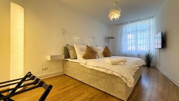 2 bedrooms, iron/ironing board, free WiFi, bed sheets