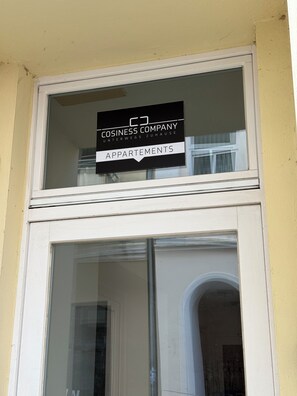 تفاصيل الفندق من الخارج