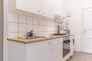 Appartement | Cuisine privée | Réfrigérateur, micro-ondes, four, plaque de cuisson