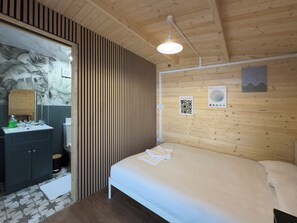 2 slaapkamers, een strijkplank/strijkijzer, gratis wifi, beddengoed