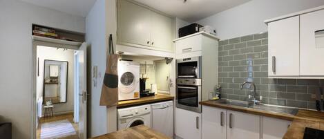 Micro-ondes, four, plaque de cuisson, lave-vaisselle