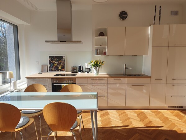 Ofen, Herdplatte, Geschirrspüler