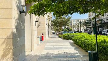 Vista frontal de la propiedad