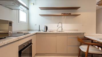 Premium Apartment, City View | In-room dining