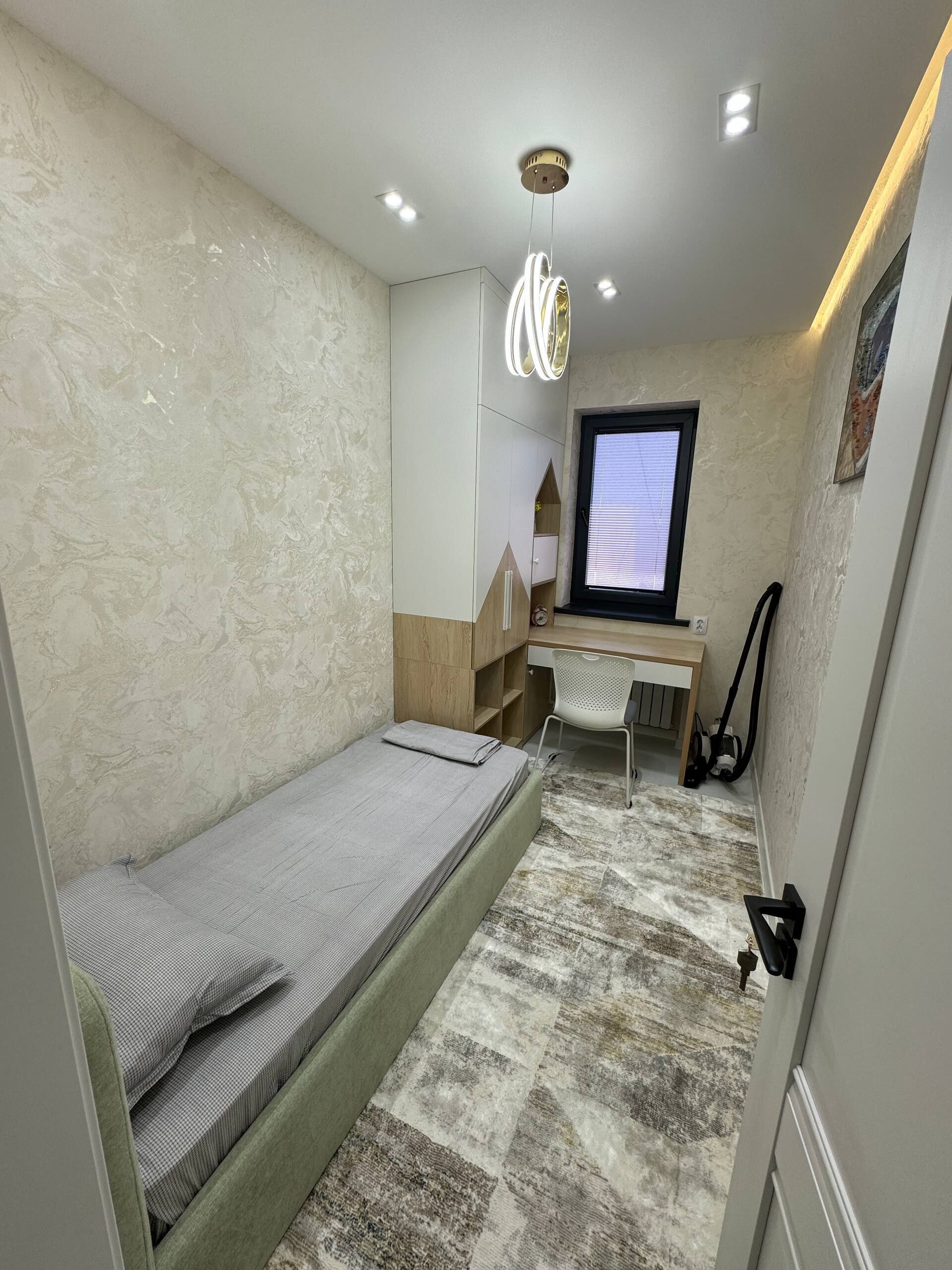 2 habitaciones, tabla de planchar con plancha y internet 