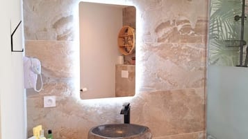 Hårtørrer, håndklæder