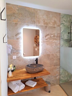 Hårtørrer, håndklæder