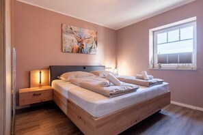 Apartemen | 2 kamar tidur dan dilengkapi dengan perabotan berbeda-beda