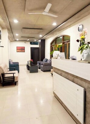 Reception - HOTEL Nath PALACE (Varanasi)