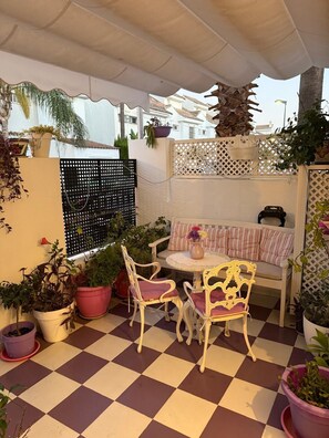 Outdoor dining - 🇨🇳; 中文（简体） (Marbella)