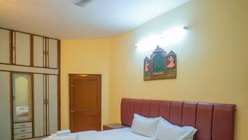 Bügeleisen/Bügelbrett, WLAN, Bettwäsche