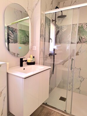 Hårtørrer, håndklæder