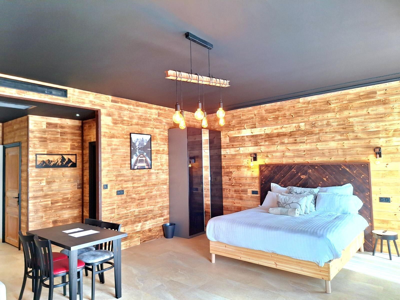 1 habitación, tabla de planchar con plancha, wifi y ropa de cama 