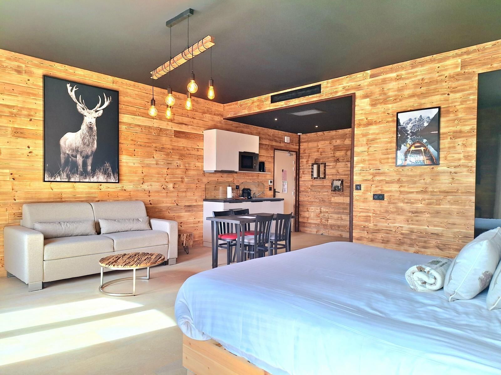 1 habitación, tabla de planchar con plancha, wifi y ropa de cama 