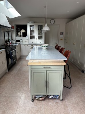 Micro-ondas, fogão, cooktop, lava-louças