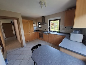 Fridge, microwave, oven, stovetop - Entire vacation home in Mainfranken (Segnitz)