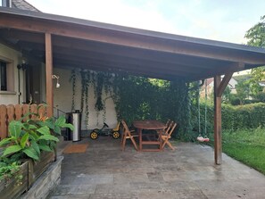 Outdoor dining - Entire vacation home in Mainfranken (Segnitz)