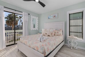 5 habitaciones, tabla de planchar con plancha, cuna de viaje y wifi 