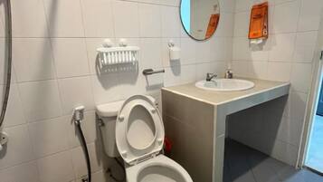 Apartment, 1 Bedroom, Smoking, Balcony | Bathroom