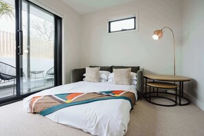 4 makuuhuonetta, silitysrauta/-lauta, vauvan matkasänky, Wi-Fi