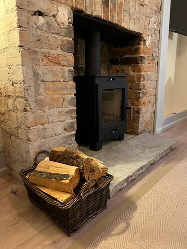 Beautiful Margate Retreat w/ Log burner, Garden, minutes to Beach. Pet friendly!