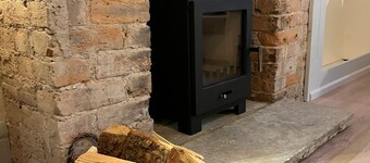 Beautiful Margate Retreat w/ Log burner, Garden, minutes to Beach. Pet friendly!