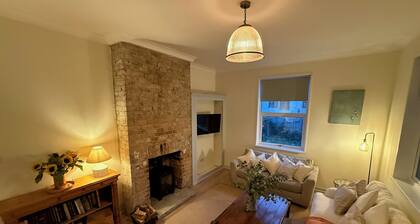 Beautiful Margate Retreat w/ Log burner, Garden, minutes to Beach. Pet friendly!