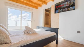 3 bedrooms, WiFi, bed sheets