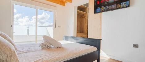 3 bedrooms, WiFi, bed sheets