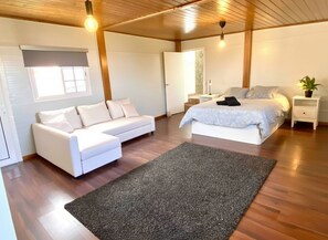 4 عدّة غرف نوم ومكواة/لوح كي وواي فاي وملاءات أسرّة