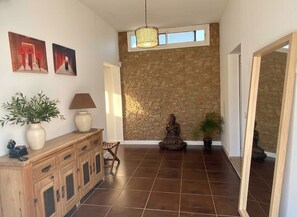 المنشأة من الداخل