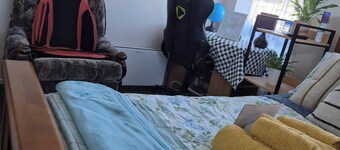 Room-queen Bed With Private Bath TV Kitc