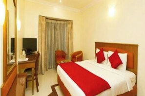 Standard Double Room, Air conditioning | Hypo-allergenic bedding, desk