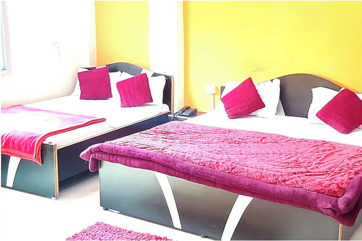 Family Double Room, Air conditioning | Hypo-allergenic bedding, desk