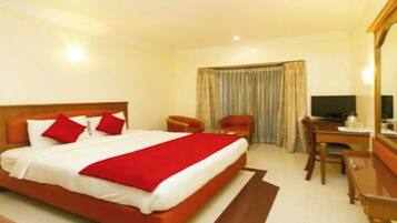 Standard Double Room, Air conditioning | Hypo-allergenic bedding, desk