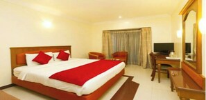 Standard Double Room, Air conditioning | Hypo-allergenic bedding, desk