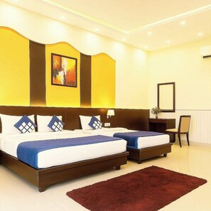 Habitación doble familiar, aire acondicionado | Ropa de cama hipoalergénica, escritorio y insonorización 