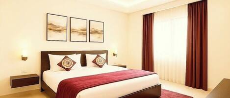 低刺激性寝具、デスク、防音設備