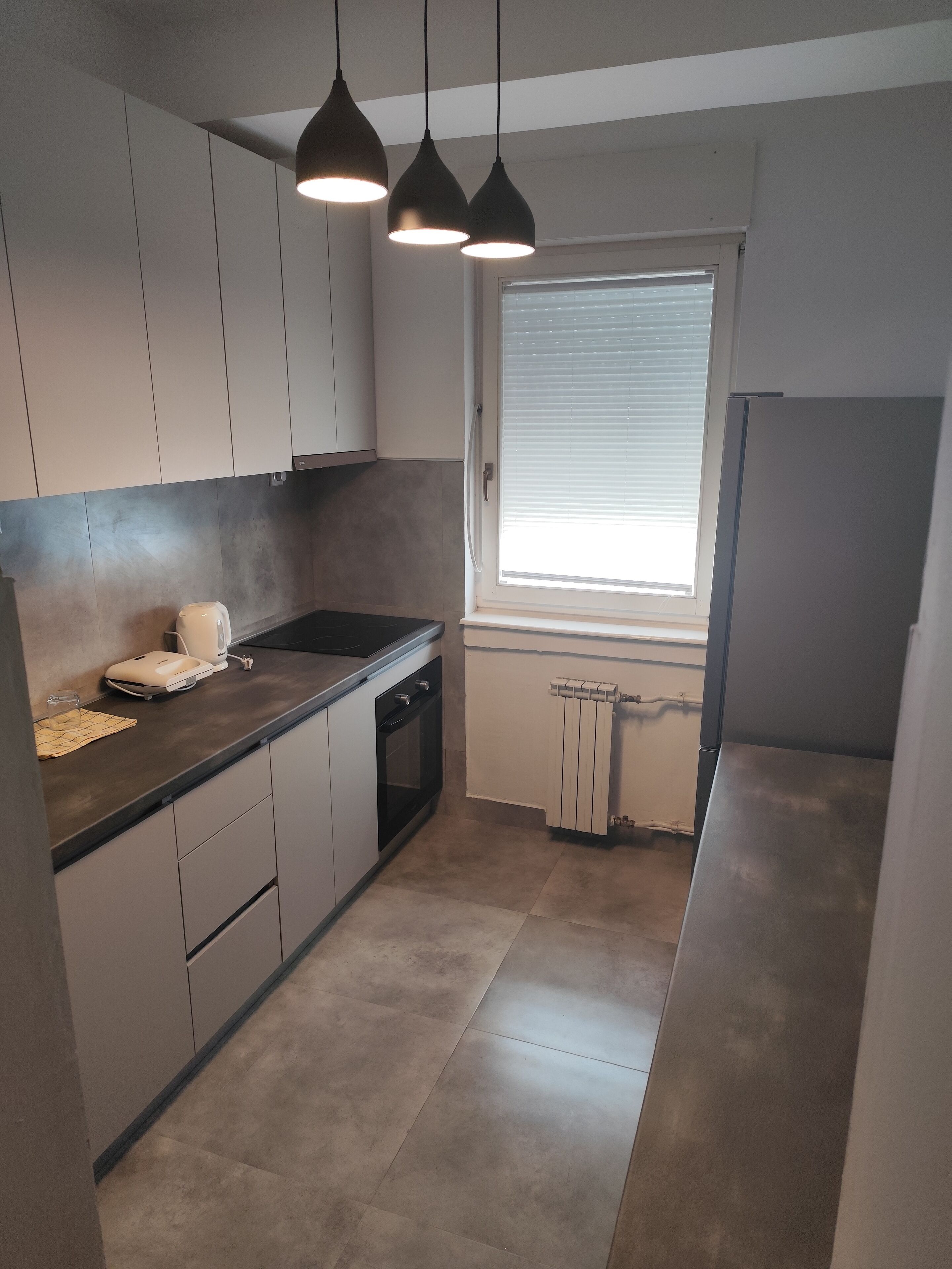 Kylskåp, ugn, spishäll och diskmaskin