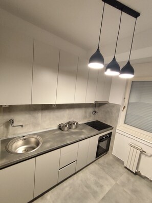 Geladeira, fogão, cooktop, lava-louças