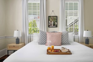 4 makuuhuonetta, silitysrauta/-lauta, vauvan matkasänky, Wi-Fi