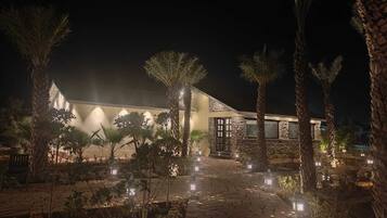 Daily buffet breakfast (INR 2000 per person)