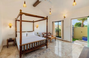 Private Pool Villa | 高級寝具、羽毛の掛け布団、低反発ベッド、客室ごとに異なる装飾