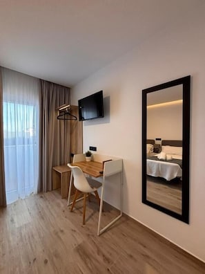 Desk, free WiFi, wheelchair access