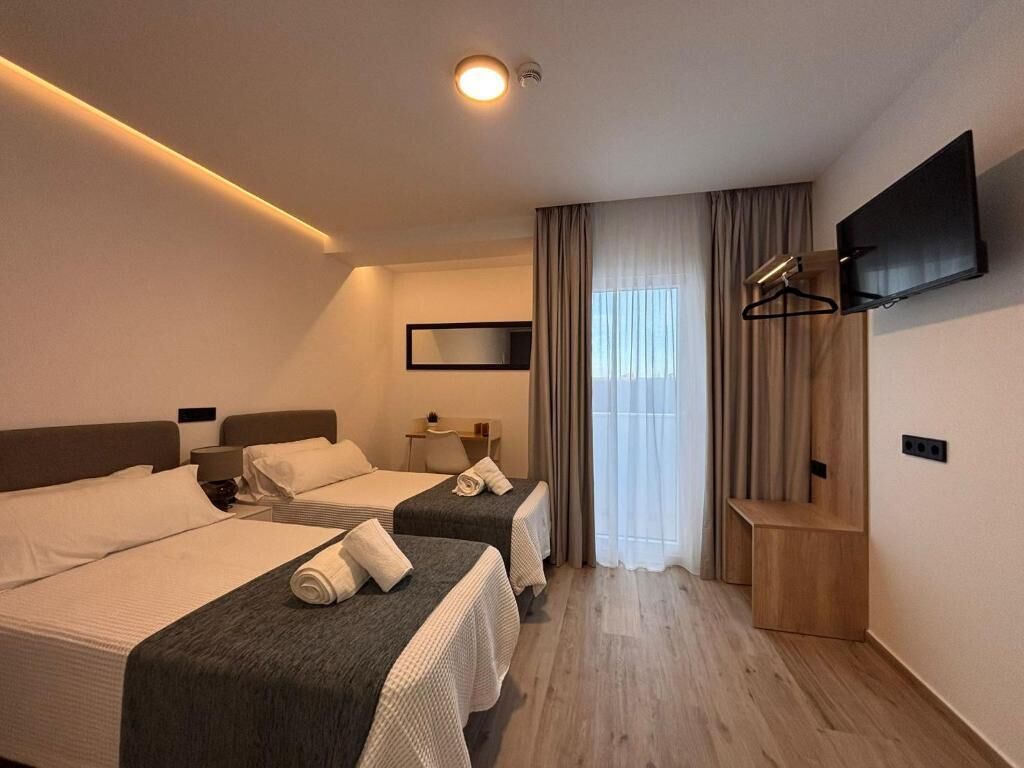 Desk, free WiFi, wheelchair access