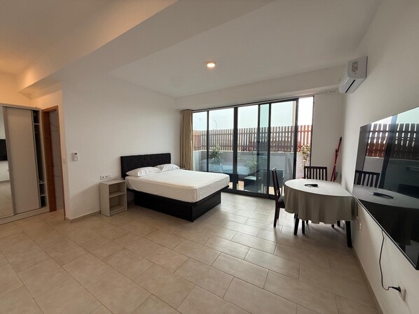 Estudio, varias habitaciones, balcón, vista al jardín | 1 habitación 